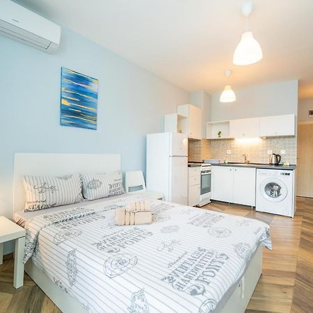 Cozy Little Apartment In Studentski Grad Sofia Esterno foto