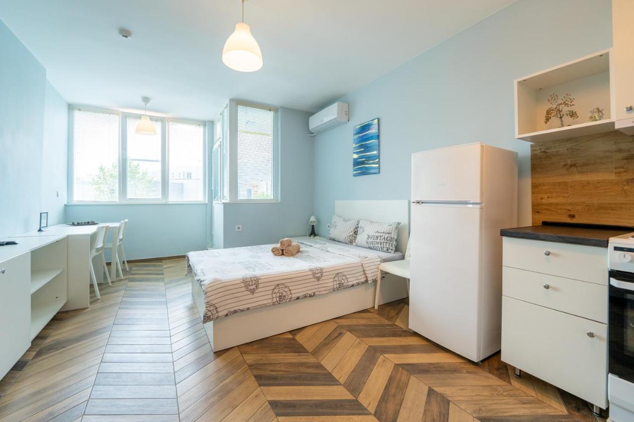 Cozy Little Apartment In Studentski Grad Sofia Esterno foto