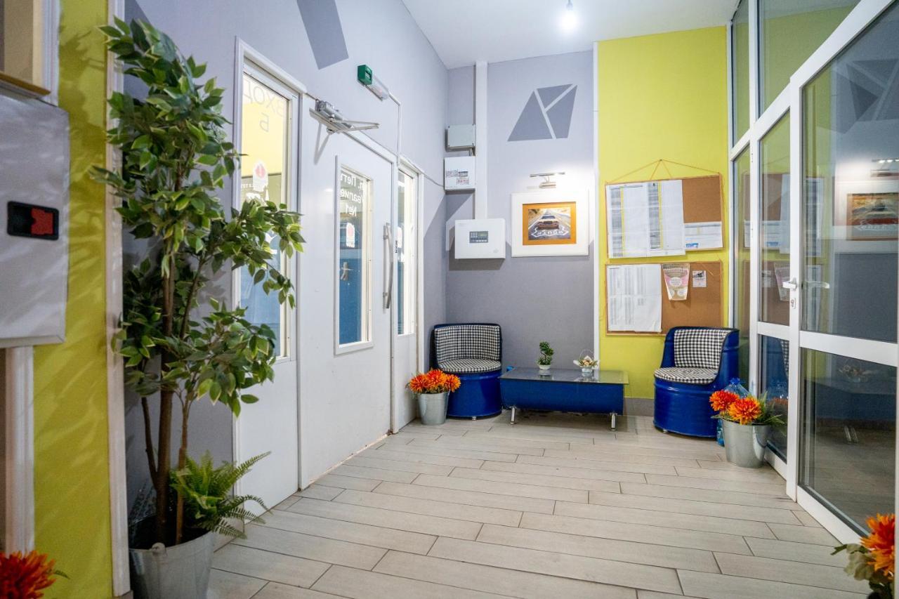 Cozy Little Apartment In Studentski Grad Sofia Esterno foto