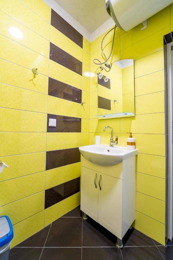 Cozy Little Apartment In Studentski Grad Sofia Esterno foto